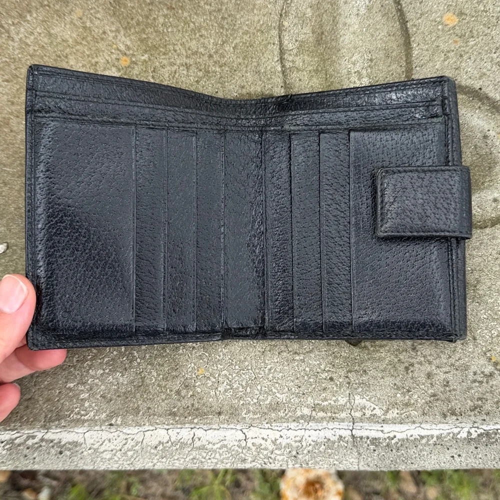 AUTHENTIC Gucci Black Textured Leather Wallet with Silver Bar - Picture 4 of 6